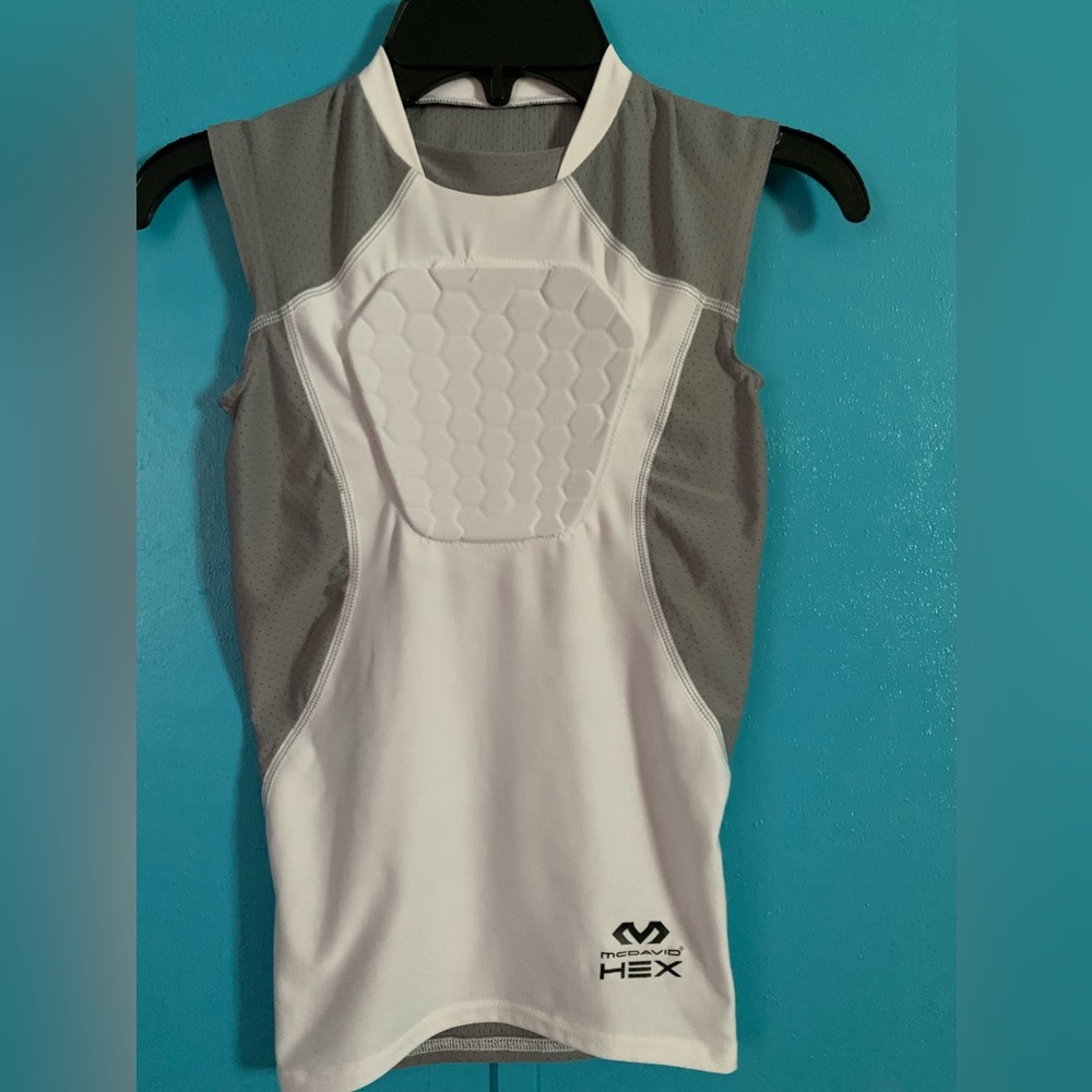 24. MCDAVID Hex Sternum Youth Sleeveless Shirt